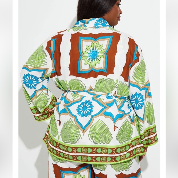 Beautiful print kimono and matching pants. Both pieces new and included!!! - Picture 2 of 4